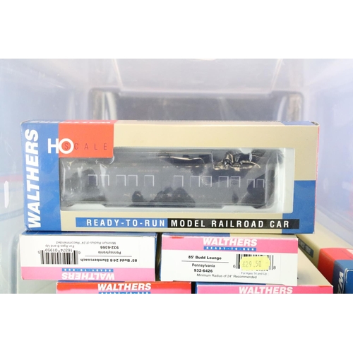 71 - 29 Boxed Walthers HO gauge items of rolling stock to include 932-6406 73' Budd Baggage Car, 932-6366... 