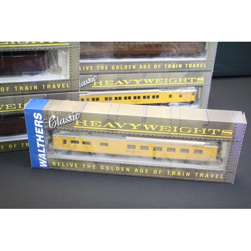 77 - 14 Boxed Walthers Classic Heavyweights HO gauge items of rolling stock to include 932-10504 ACF 70' ... 