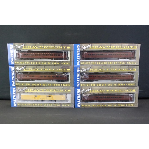 77 - 14 Boxed Walthers Classic Heavyweights HO gauge items of rolling stock to include 932-10504 ACF 70' ... 