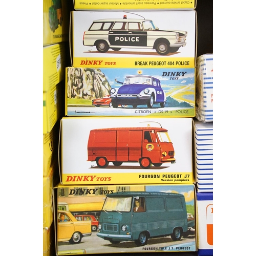 1014 - 39 Boxed / cased Atlas Dinky Collection diecast models, all variants, excellent condition with some ... 