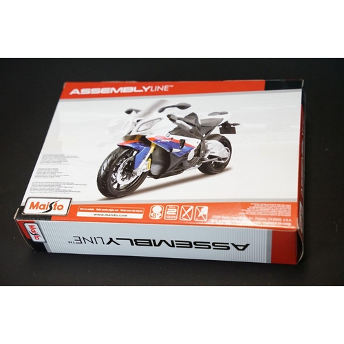 1022 - 19 Boxed diecast model motorbikes to include 12 x Burago 1/10 Cycle and 7 x Maisto featuring 2 x Ass... 