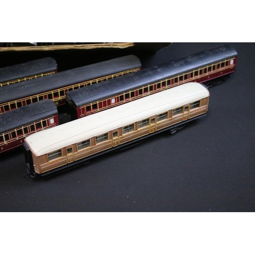 188 - 32 OO gauge items of rolling stock, all various coaches to include Triang, Lima and Hornby examples