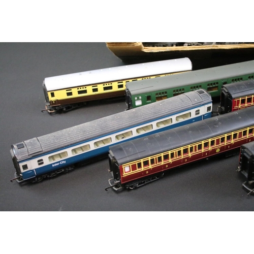 188 - 32 OO gauge items of rolling stock, all various coaches to include Triang, Lima and Hornby examples