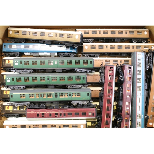 188 - 32 OO gauge items of rolling stock, all various coaches to include Triang, Lima and Hornby examples