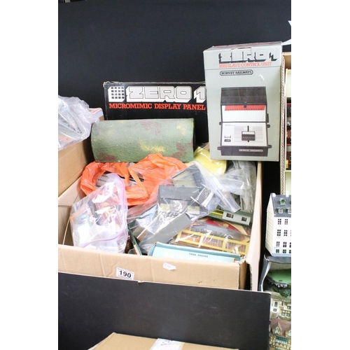 190 - Large quantity of model railway accessories to include O / OO / Dublo gauges featuring G scale track... 