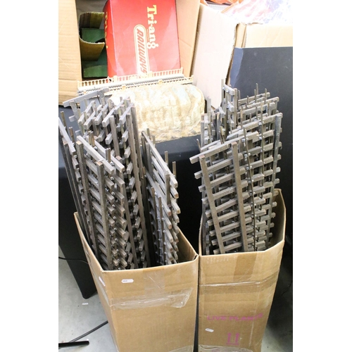 190 - Large quantity of model railway accessories to include O / OO / Dublo gauges featuring G scale track... 