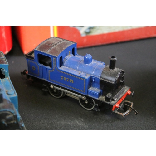 194 - Two boxed Hornby OO gauge Operating Turntable Sets to include R414 & R410 plus 7 x Triang OO gauge l... 