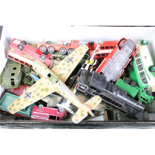 195 - Quantity of OO gauge model railway to include rolling stock, locomotive, sprardeds, footbridge, boxe... 