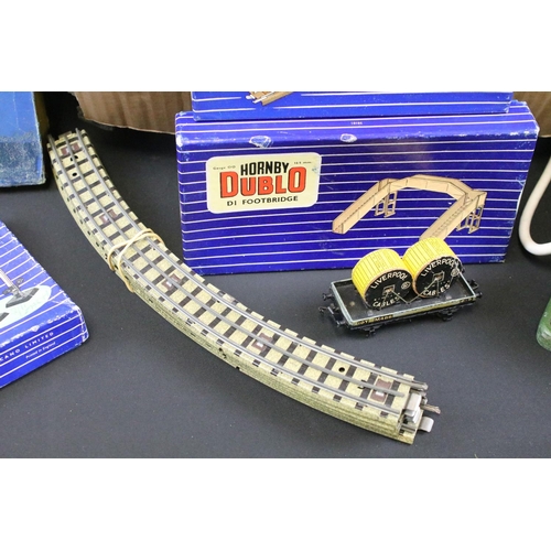 197 - Collection of Hornby Dublo to include boxed EDG19 train set with locomotive, rolling stock and track... 