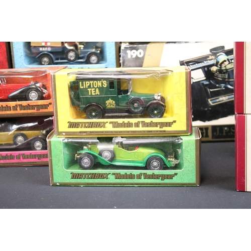 1074 - 31 Boxed diecast models to include 23 x Matchbox Models Of Yesteryear, 5 x Oxford Diecast, 2 x Corgi... 