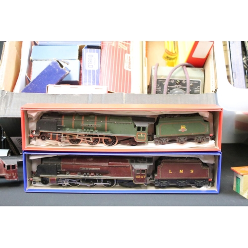 201 - Collection of Hornby Dublo model railway to include Duchess of Montrose locomotive, City of Liverpoo... 