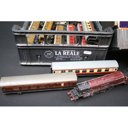 201 - Collection of Hornby Dublo model railway to include Duchess of Montrose locomotive, City of Liverpoo... 