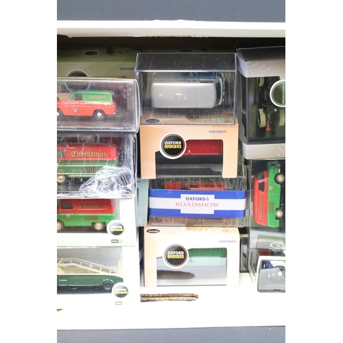 1125 - Collection of 42 boxed / cased 1/76 and N Gauge Scale Oxford Diecast models to include Oxford Omnibu... 