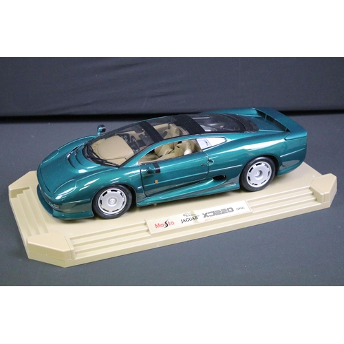 1184 - Three boxed diecast models to include Franklin Mint 1961 Jaguar E-Type in green and polystyrene box,... 