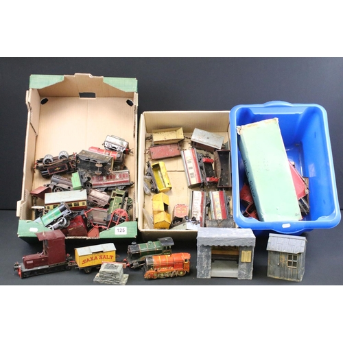 125 - Collection of early 20th C onwards O gauge model railway to include 9 x locomotives featuring 6 x Ho... 