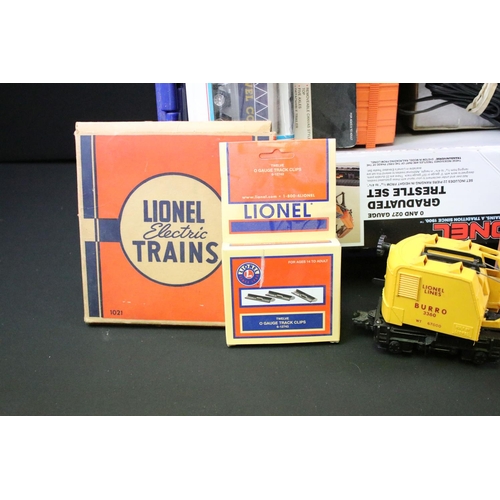 143 - Collection of Lionel O gauge model railway to include 2 x boxed Graduated Trestle Set, boxed Tractor... 