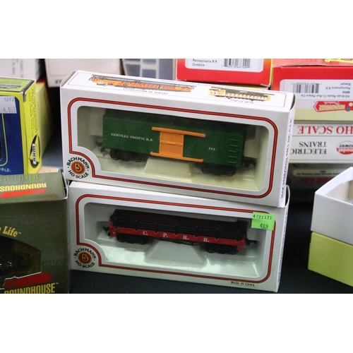 150 - 59 Boxed HO gauge items of rolling stock to include Rivarossi, Model Power, Roundhouse, Action Car, ... 