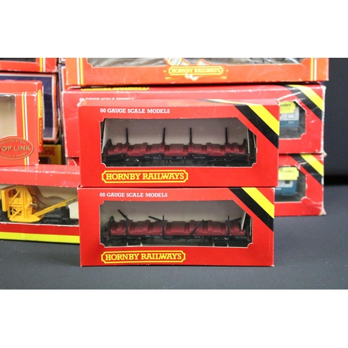 152 - 21 Boxed OO gauge items of rolling stock to include 17 x Hornby (R233, R418, R922, R924, R929, R339,... 