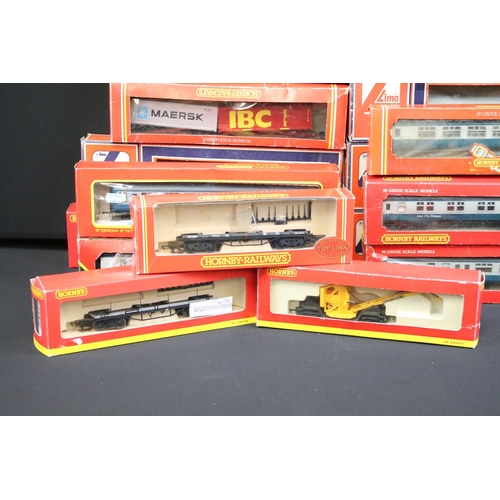 152 - 21 Boxed OO gauge items of rolling stock to include 17 x Hornby (R233, R418, R922, R924, R929, R339,... 