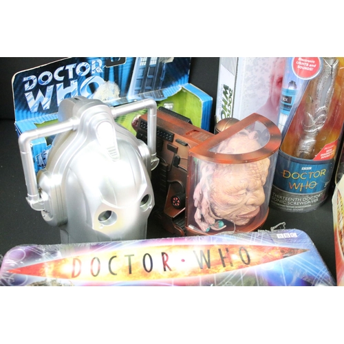 1410 - Collection of Doctor Who figures & collectibles to include 8 x carded Dapol figures (resealed), 3 x ... 