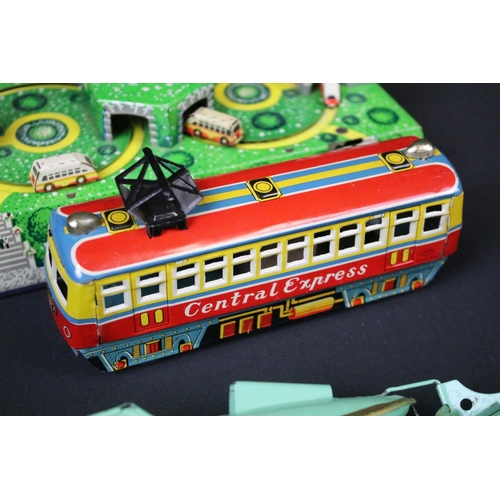 1422 - Collection of various boxed and unboxed tin plate lithograph models to include boxed Takatoku Fricti... 