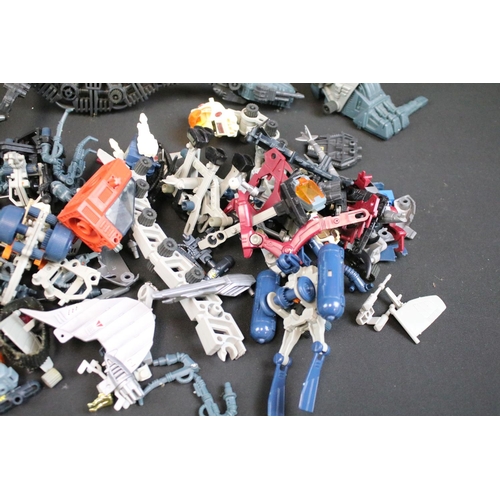 305 - Quantity of Tomy Zoids to include boxed Redhorn The Terrible, Giant ZRK (part built with box) & vari... 