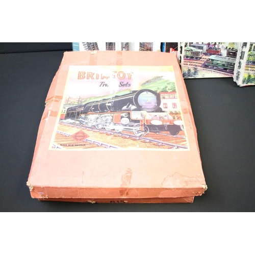 108 - Collection of HO gauge model railway to include 2 x boxed Jouef train sets (P1403 Electric and P1401... 