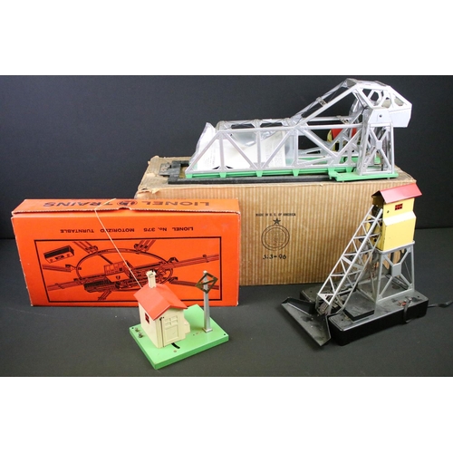 110 - Collection of Lionel O gauge tinplate trackside accessoires to include boxed No 313 Bascule Bridge, ... 