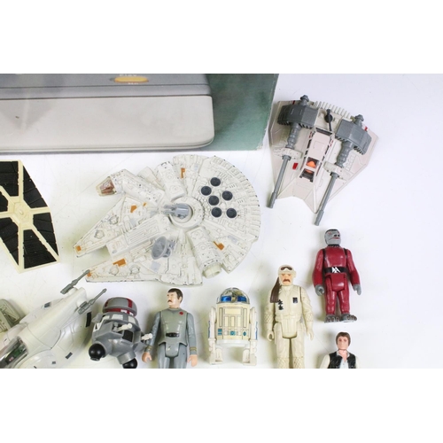 1475 - Collection of 70s/80s figures to include 6 x Mego Star Trek figures (Captain Kirk, Spock, Ilia, etc)... 