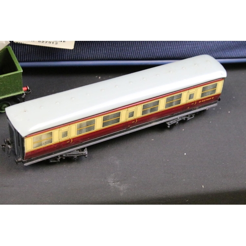 213 - Group of model rail to include 2 x locomotives, 24 x items of rolling stock, large quantity of vario... 