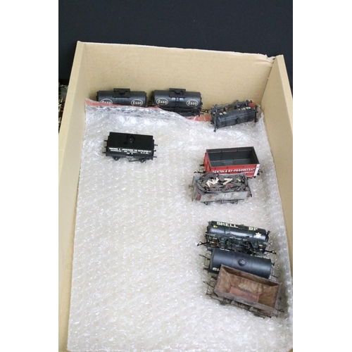 231 - Around 70 OO gauge items of rolling stock with some modification, features wagons, tankers and vans