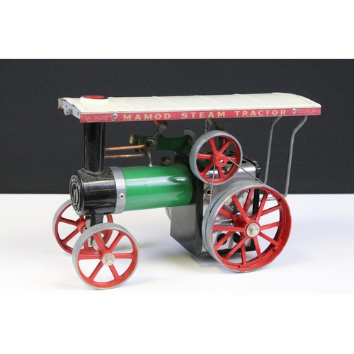 240 - Steam Engine - Boxed Mamod TE1a Steam Tractor steam engine in main body green, model vg with gd over... 