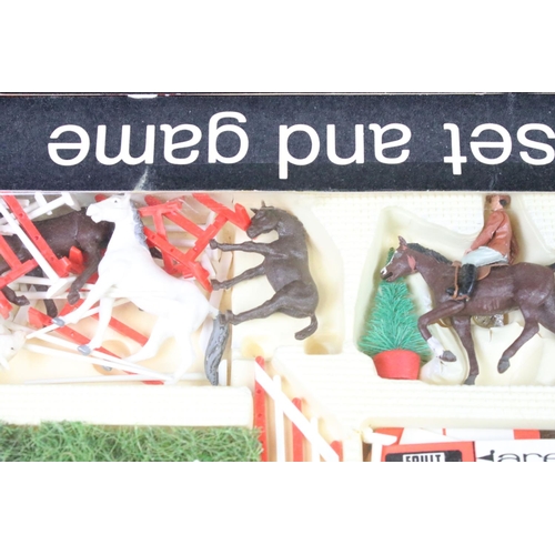 257 - Boxed Britains 7580 Showjumping figure set and game, including 5 mounted riders, 4 horses, various j... 