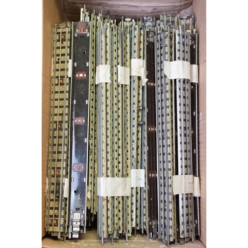 158 - Large collection of various boxed & unboxed Hornby Dublo model railway track (4 boxes)