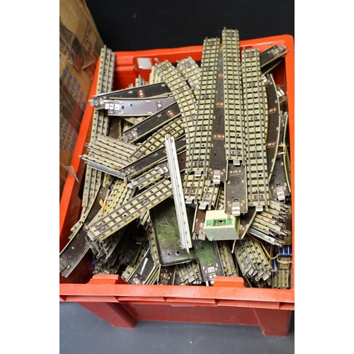 158 - Large collection of various boxed & unboxed Hornby Dublo model railway track (4 boxes)