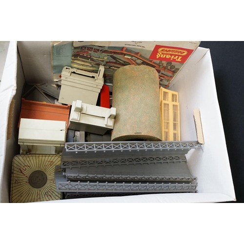 162 - Quantity of OO gauge model railway accessories to include plastic trackside buildings, various track... 