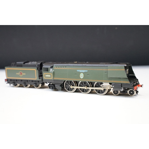 100 - Boxed Wrenn OO gauge W2277 Bullied BR green Spitfire locomotive, complete with interior paper and in... 