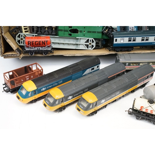 111 - 33 OO gauge items of rolling stock to include coaches, tankers and wagons featuring mainly Hornby & ... 