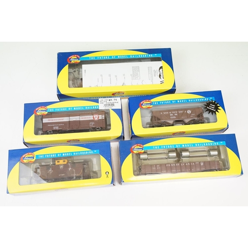 113 - 31 Boxed HO gauge items of rolling stock to include 17 x Mantua, 7 x Bachmann and 7 x Athern example... 