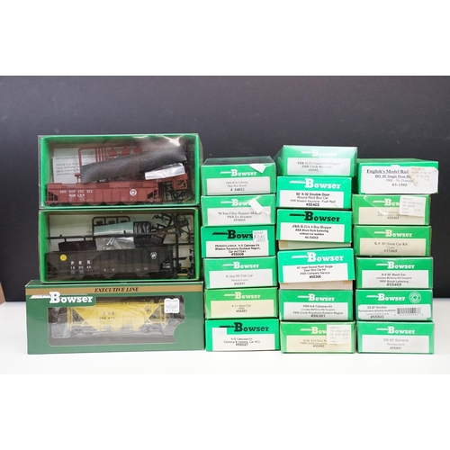 115 - 21 Boxed Bowser HO gauge items of rolling stock plastic model kits, all appearing unbuilt and comple... 
