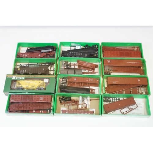 115 - 21 Boxed Bowser HO gauge items of rolling stock plastic model kits, all appearing unbuilt and comple... 