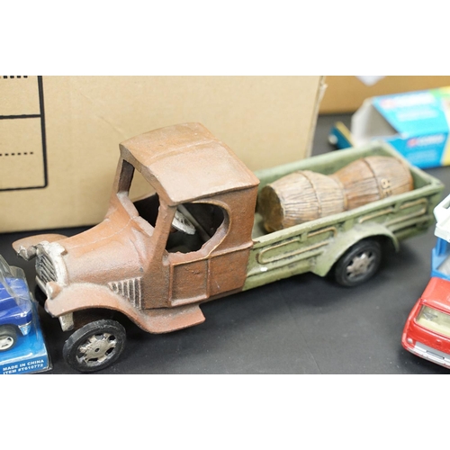 1200 - Collection of various diecast models to include Corgi Juniors, Britains, Matchbox Lesney, Corgi, Mat... 