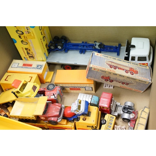 1200 - Collection of various diecast models to include Corgi Juniors, Britains, Matchbox Lesney, Corgi, Mat... 