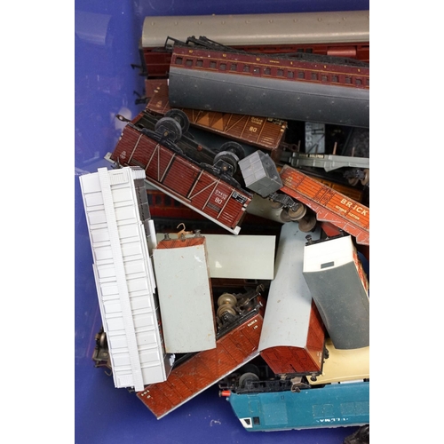 165 - 100 OO / HO gauge & Hornby Dublo items of rolling stock to include Triang, Hornby, Athearn, Life Lik... 