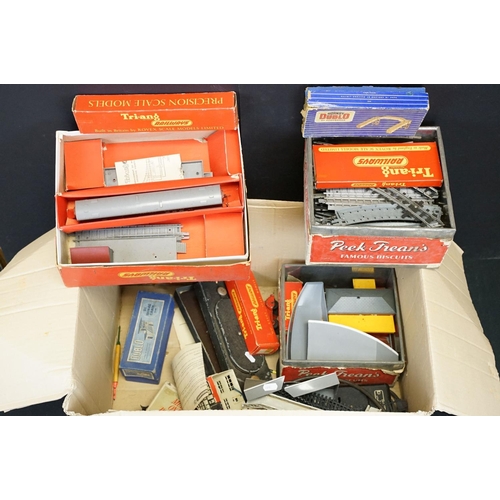 166 - Quantity of OO gauge model railway to include boxed Triang R119 Operating TC Mail Coach Set, various... 