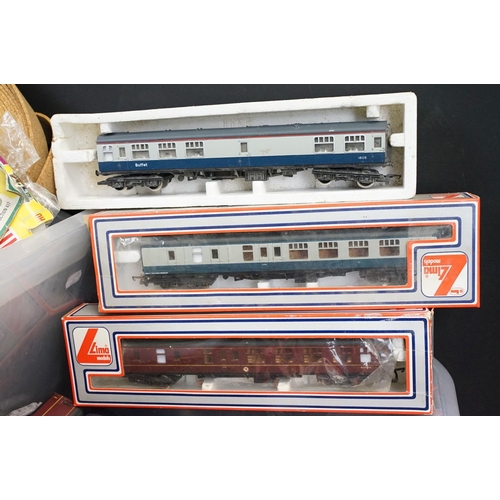 171 - Quantity of OO gauge model railway to include 38 x items of rolling stock featuring 7 x boxed exampl... 