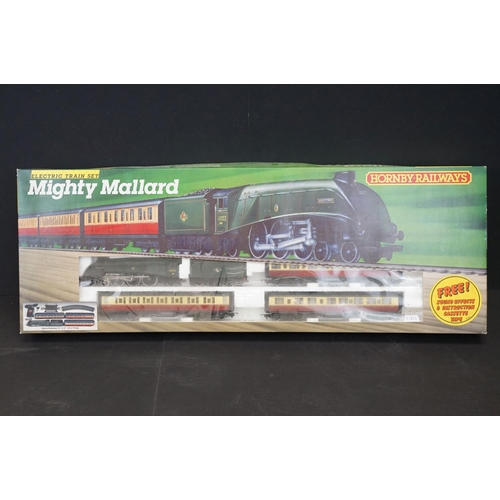 175 - Boxed Hornby OO gauge R542 Mighty Mallard electric train set with locomotive, rolling stock and trac... 