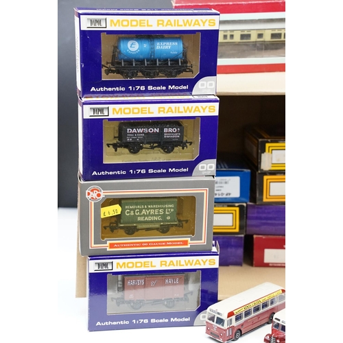 203 - 22 Boxed Dapol OO gauge items of rolling stock to include B528 GWR Avonmouth Bulk Grain Hopper, B532... 