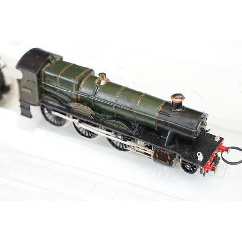 208 - Four boxed OO gauge locomotives to include 2 x Hornby (R2459 GWR 4-6-0 Castle Class Locomotive Welli... 