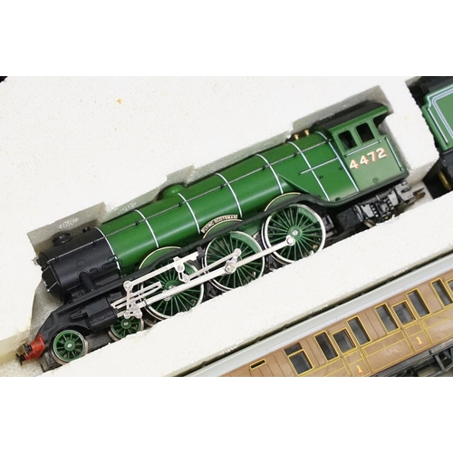 211 - Boxed Hornby OO gauge R823 Flying Scotsman electric train set